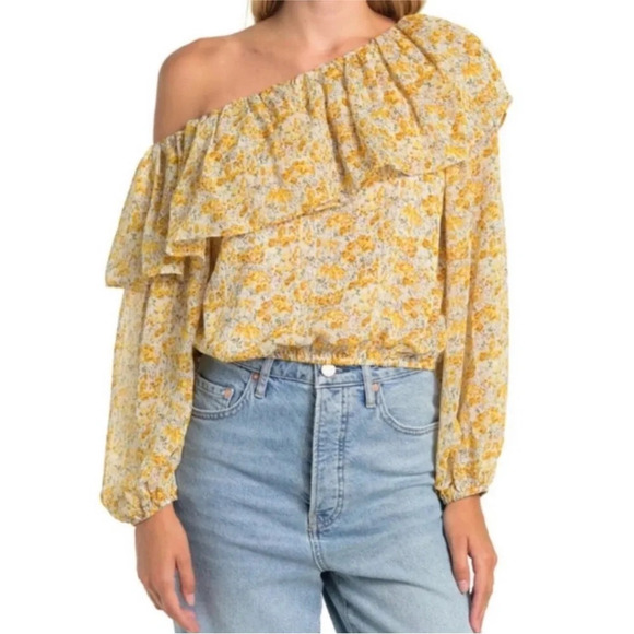 Astr Tops - NWT ASTR THE LABEL Ruffle One Shoulder Top Blouse Small Yellow Floral Print